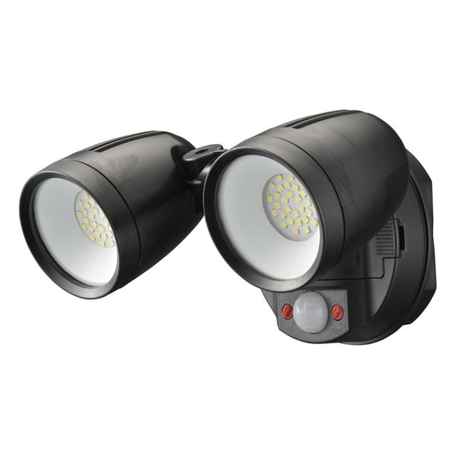 他サイト： オーム電機 monban防犯センサーライト2灯リチウム充電池式 1台  の商品画像