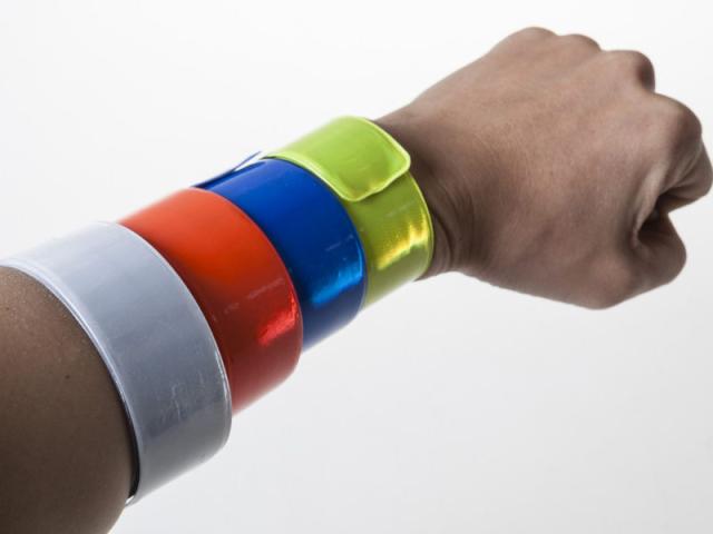 アウトドア スポーツ 自転車 裾バンド 足 バンド 反射 カラフル プレート 2本セット オレンジ 新品 送料込み の通販はau Pay マーケット Titosoy