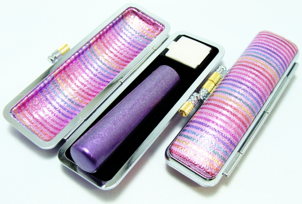 【送料無料】 印鑑・はんこ/メタリックパープル カラー天然本水牛サイズ【15.0mm】かぐや印鑑ケース(ピンク)付実印|銀行印|認印|個人 【送料無料】 印鑑・はんこ/メタリックパープル カラー天然本水牛サイズ【15.0mm】かぐや印鑑ケース(ピンク)付実印|銀行印|認印|個人