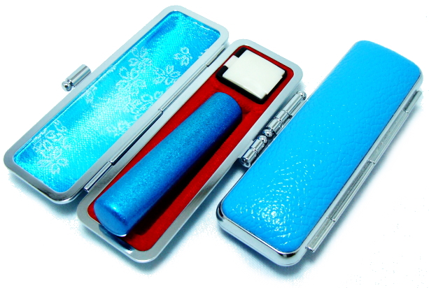 【送料無料】 印鑑・はんこ/メタリックブルーカラー天然本水牛サイズ【13.5mm】カラーもみ印鑑ケース付(ブルー)実印|銀行印|認印|個人 【送料無料】 印鑑・はんこ/メタリックブルーカラー天然本水牛サイズ【13.5mm】カラーもみ印鑑ケース付(ブルー)実印|銀行印|認印|個人