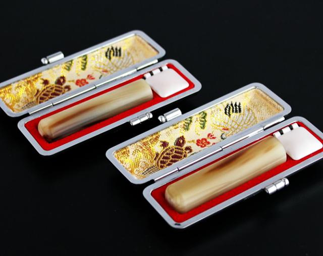 送料無料 印鑑 はんこ 認印 オランダ水牛印鑑2本セット 15 0 16 5mm 高級もみ革印鑑ケース 鶴亀 付個人印鑑