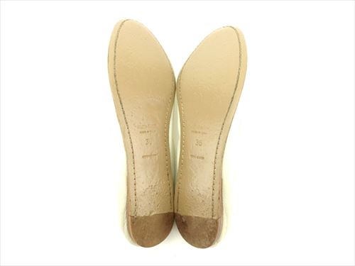 限定10%OFF ミュウミュウ ベージュ ブラウン miu miu 中古 C3253の通販はau PAY マーケット - ブランドデポ|商品ロットナンバー:326564704 パンプス シューズ 靴 ♯36 フラット リボン バレエ ホワイト 白 安い得価