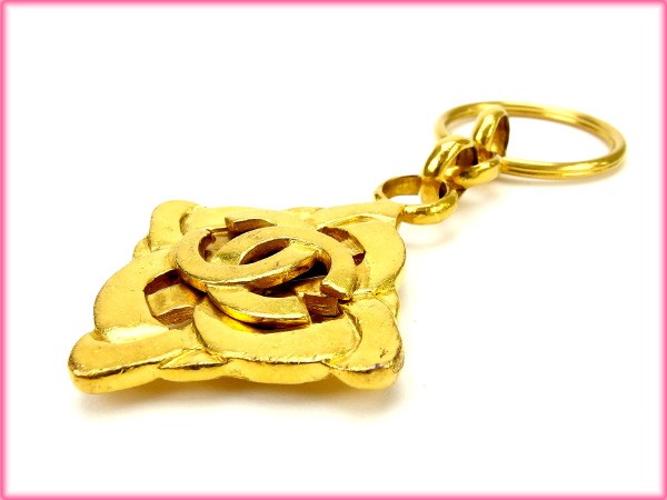 得価豊富な シャネル キーホルダー ヴィンテージ ヴィンテージ ココマーク ゴールド CHANEL 中古 T12847の通販はau PAY マーケット - ブランドデポ|商品ロットナンバー:368868674 在庫超激得