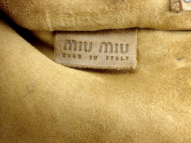 新品品質保証 ミュウミュウ miu miu 中古 L2656の通販はau PAY マーケット - ブランドデポ|商品ロットナンバー:392388381 ショルダーバッグ 斜めがけショルダー バッグ スタッズ ブラウン 国産定番