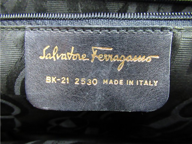 HOT即納 サルヴァトーレ Ferragamo 中古 T17230の通販はau PAY マーケット - ブランドデポ|商品ロットナンバー:399034111 フェラガモ トートバッグ ワンショルダー ヴァラ金具 ブラウン 定番在庫