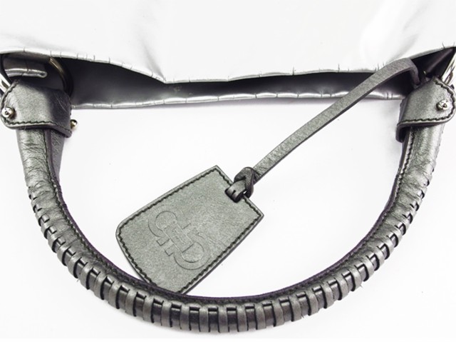 通販セール サルヴァトーレ フェラガモ ハンドバッグ ワンハンドル バッグ レディース ロゴ シルバー Salvatore Ferragamo 中古 T18915の通販はau PAY マーケット - ブランドデポ|商品ロットナンバー:475634704 人気最新品