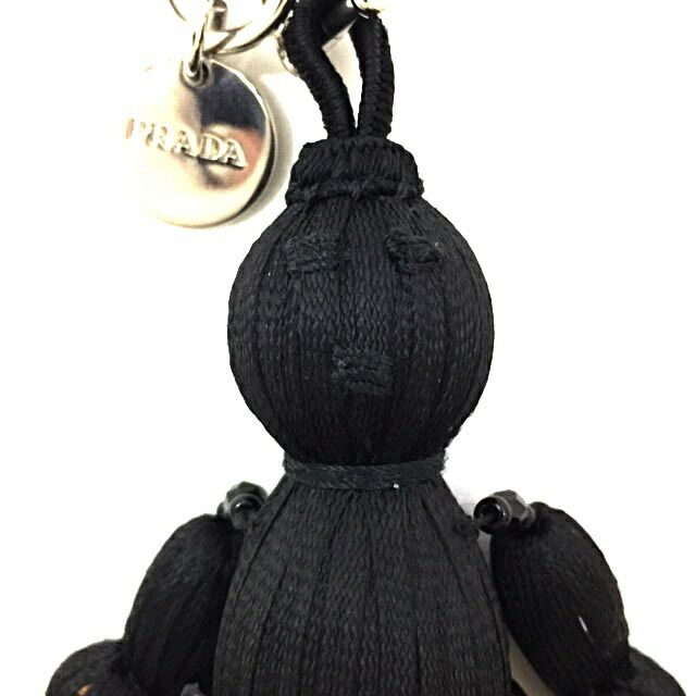 ームやキー プラダ 小物 キーリング ロゴ オシャレ 人気 プの通販はau Pay マーケット フリマハイクラス 商品ロ キーホルダー ブラック 人形 ビーズ チャーム バッグチャーム 黒 シルバー ブランド小物 いいただけ