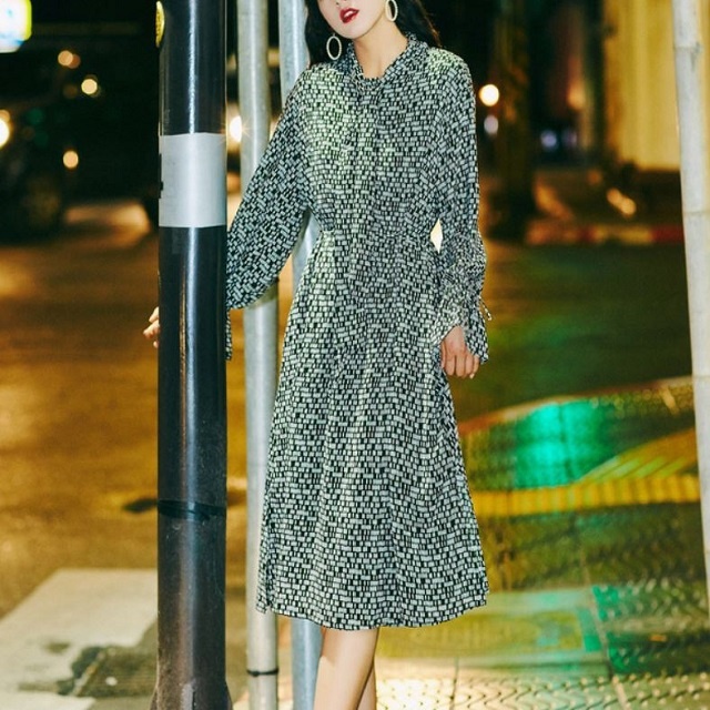 24時間限定 レディース ワンピース 春 トレンド 春物 新作 幾何学柄 リボン ボウタイ 長袖 膝丈 ミディ丈 フリル お洒落 フェミニン ガーリー 可愛い 全ての Www Centrodeladultomayor Com Uy