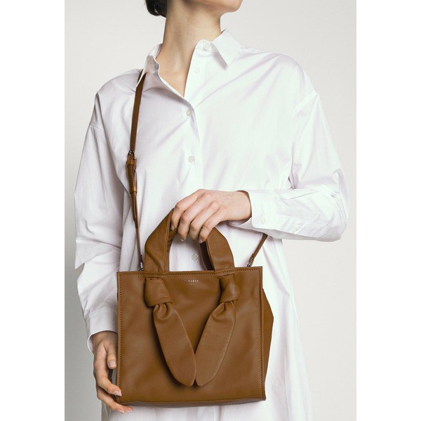 テッドベーカー レディース ハンドバッグ バッグ NYAHLI - Handbag - tan tan