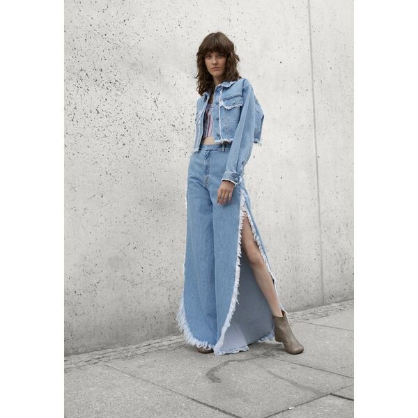 クセニア シュナイダー レディース カジュアルパンツ ボトムス DUA LIPA WIDE FRINGED - Flared Jeans - denim light blue denim light b