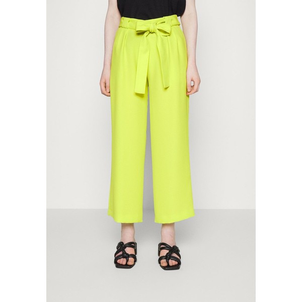 フューゴ レディース カジュアルパンツ ボトムス HERMISI - Trousers - bright yellow bright yellow