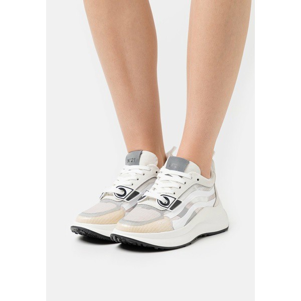 ヌメロ ヴェントゥーノ レディース スニーカー シューズ Trainers - white white