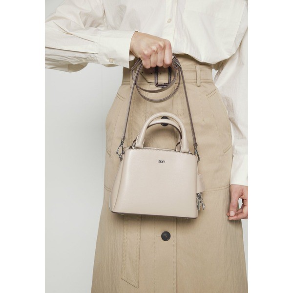 ダナ キャラン ニューヨーク レディース ハンドバッグ バッグ SATCHEL - Handbag - light toffee light toffee