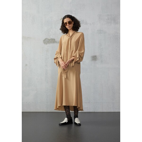 ヴィクトリア ベッカム レディース ワンピース トップス TIE NECK RELAXED SHIRT DRESS - Day dress - camel camel