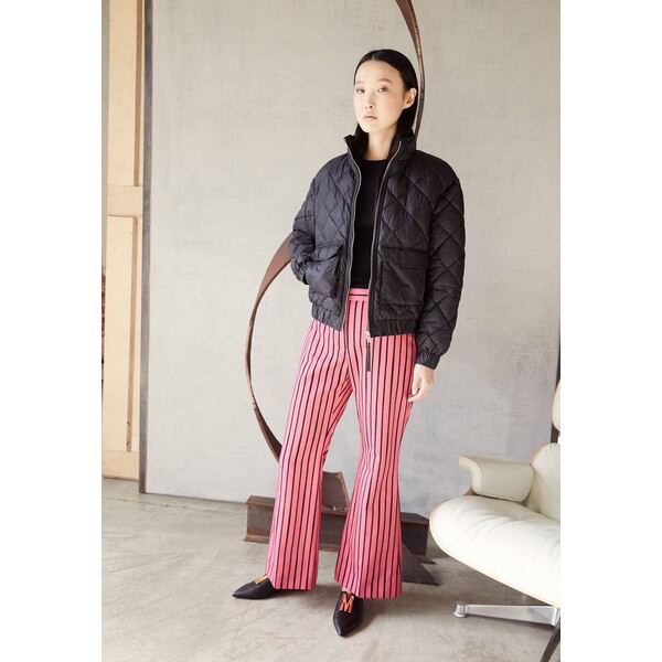 モスキーノ レディース カジュアルパンツ ボトムス Trousers - fucsia fucsia