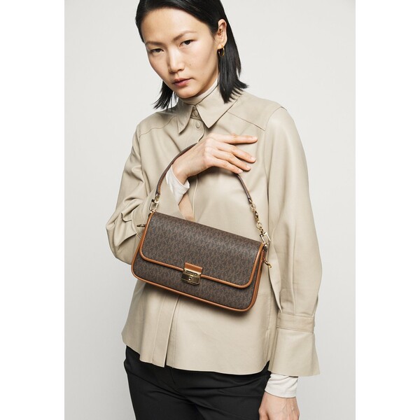 マイケルコース レディース ハンドバッグ バッグ BRADSHAW - Handbag - brown/acorn brown/acorn