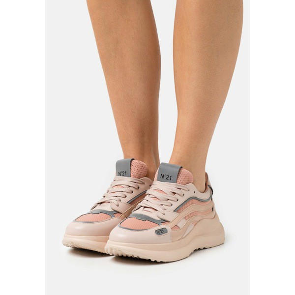 ヌメロ ヴェントゥーノ レディース スニーカー シューズ Trainers - nude nude