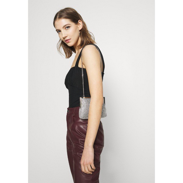 超激安即納 ニリーバイネリー SHAPED BUST - Top - black blackの通販はau PAY マーケット - asty|商品ロットナンバー:496293087 レディース カットソー トップス 安い即納