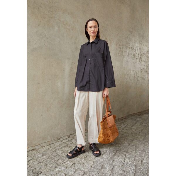 バイマレンバーガー レディース シャツ トップス ESSENTIALS DERRIS - Button-down blouse - black black