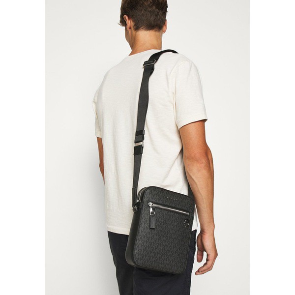 マイケルコース レディース ショルダーバッグ バッグ HENRY FLIGHT BAG UNISEX - Across body bag - black black