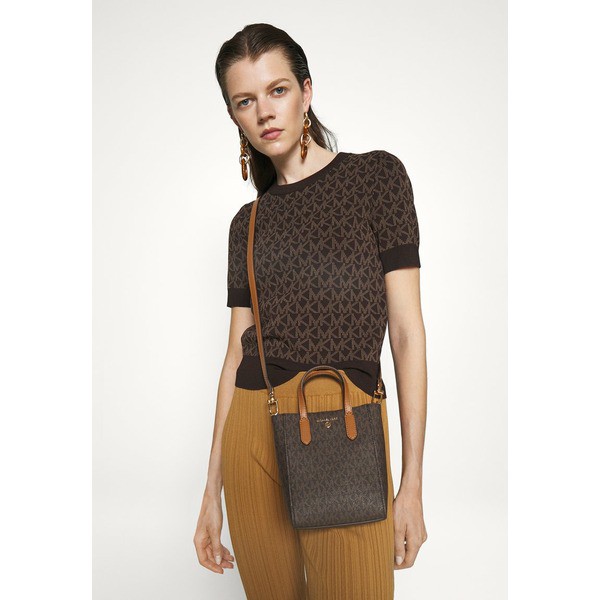 マイケルコース レディース ショルダーバッグ バッグ SINCLAIR XS TOTE XBODY - Across body bag - brown/acorn brown/acorn