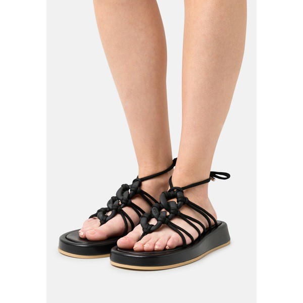 ヌメロ ヴェントゥーノ レディース サンダル シューズ T-bar sandals - black black