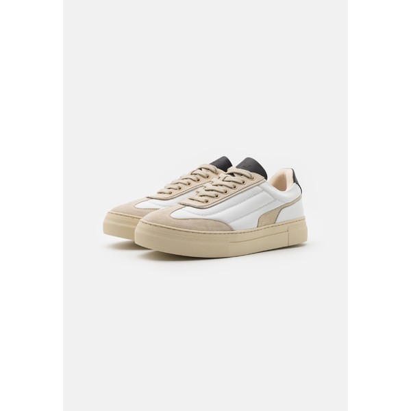 ・ヨーロッ セレクテッドオム SLHDAVID CHUNKY QUILT TRAIN - Trainers - white whiteの通販はau PAY マーケット - asty｜商品ロットナンバー：496365541 メンズ スニーカー シューズ モデルによ