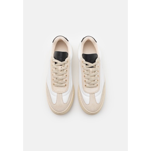 ・ヨーロッ セレクテッドオム SLHDAVID CHUNKY QUILT TRAIN - Trainers - white whiteの通販はau PAY マーケット - asty｜商品ロットナンバー：496365541 メンズ スニーカー シューズ モデルによ