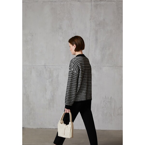 セオリー レディース パーカー・スウェットシャツ アウター PLAITED CABLE - Jumper - ivory/black ivory/black