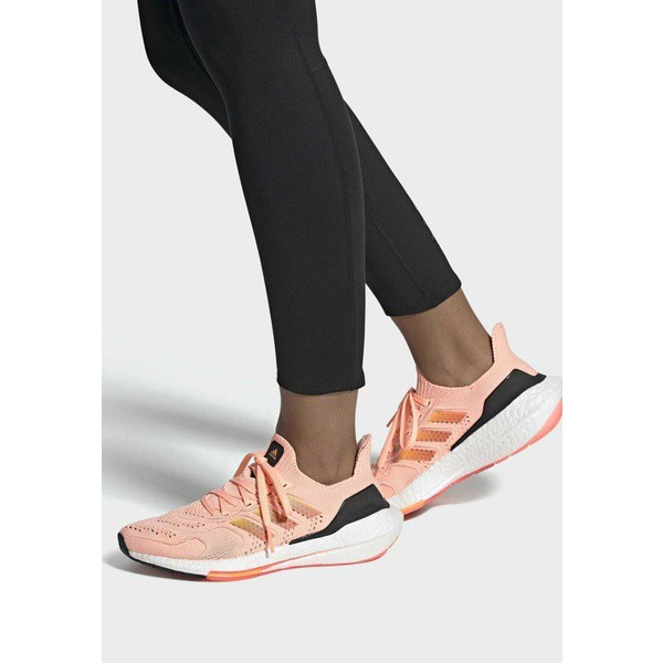 アディダス レディース ランニング スポーツ ULTRABOOST 22 HEAT.RDY - Neutral running shoes - orange orange