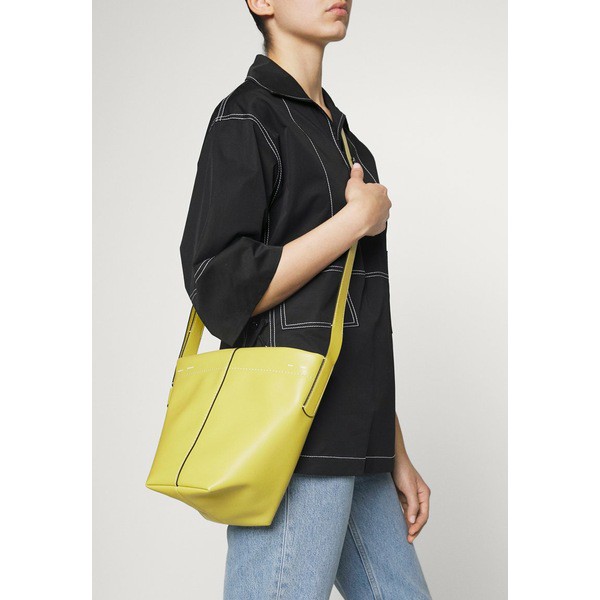 プロエンザ スクーラー ホワイト レーベル レディース ショルダーバッグ バッグ BARROW MINI BUCKET - Across body bag - chartreuse cha