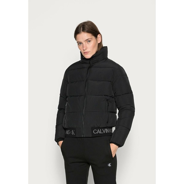 カルバンクライン レディース コート アウター LOGO HEM SHORT PUFFER JACKET - Winter jacket - black black