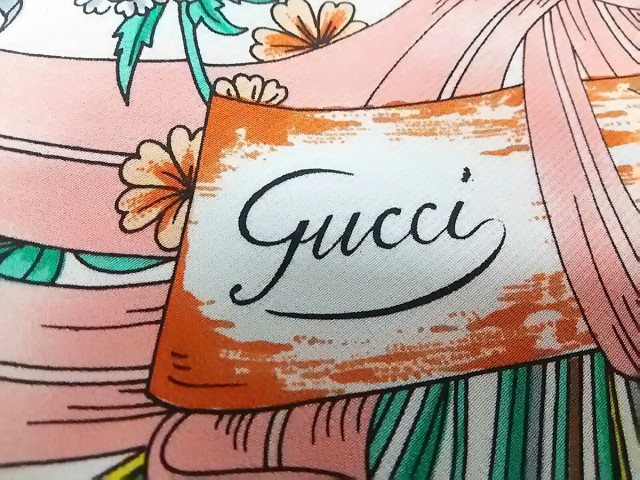 グッチ GUCCI スカーフ レディース 美品 フローラ 白×マルチ【中古】 グッチ GUCCI スカーフ レディース 美品 フローラ 白×マルチ【中古】