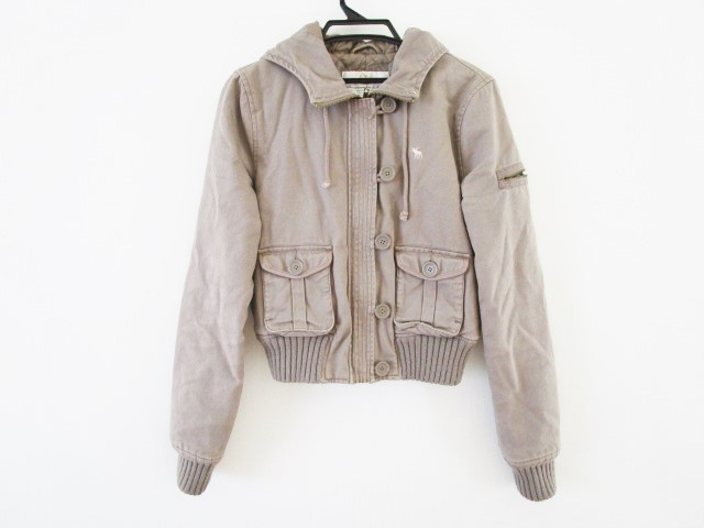アバクロンビーアンドフィッチ Abercrombie&Fitch ブルゾン サイズM レディース グレー 中綿/春・秋物【】 アバクロンビーアンドフィッチ Abercrombie&Fitch ブルゾン サイズM レディース グレー 中綿/春・秋物【】