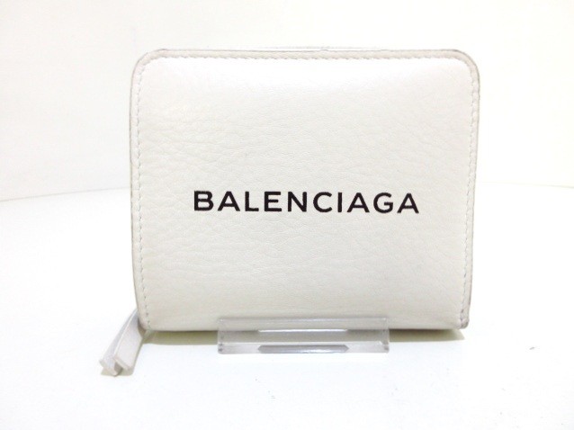 バレンシアガ Balenciaga 2つ折り財布 レディース エブリデイ ビルフォールド 白 ラウンドファスナー レザー 中古 0221の通販はau Wowma ワウマ ブランディア Au Wowma 店 商品ロットナンバー