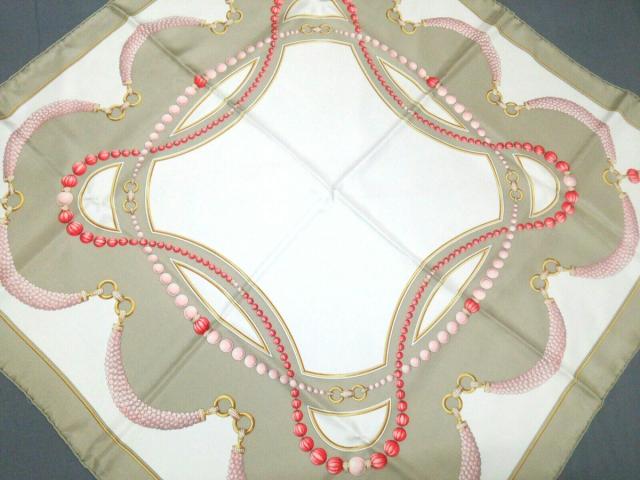 人気ブランド カルティエ Cartier スカーフ レディース 美品 白 グレージュ マルチ 1101 爆売り Olsonesq Com