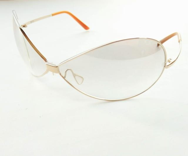 ヒューゴボス Hugoboss サングラス レディース 美品 ベージュ ゴールド プラスチック 金属素材 中古 12