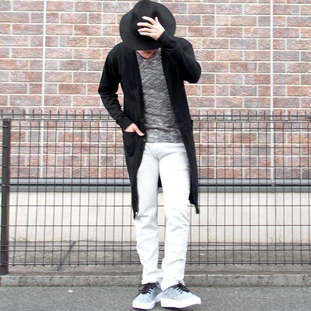 トレンドロングカーディガンにカットソー ニット調スニーカーで春