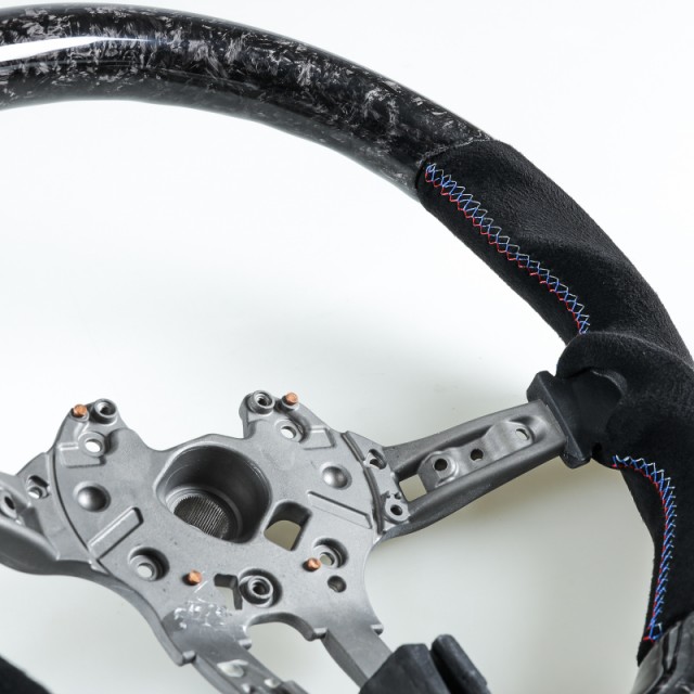 即納新品 BMW F10 F11 F07 F12 F13 F06 F01 F02 F03 M5 M6用 ステアリング ホイール ハンドル フォージドカーボン×本革スエードの通販はau PAY マーケット - Piii|商品ロットナンバー:468402478 大特価