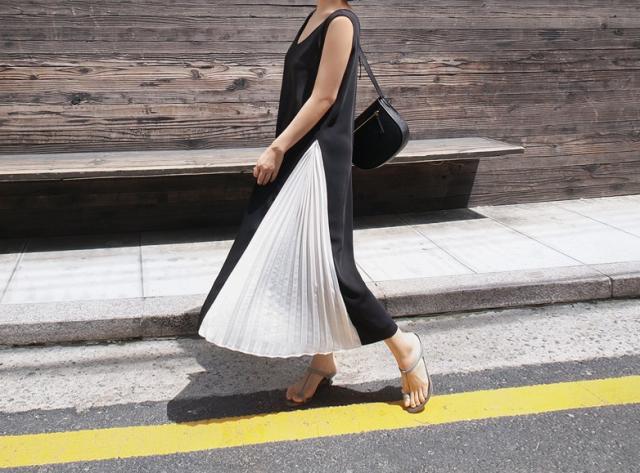 ノースリーブ ワンピース 夏服 レディース 韓国 ファッション レディース ｖネック プリーツ切り替え ワンピース モード プリーツ ロングの通販はau Pay マーケット Vestito 商品ロットナンバー