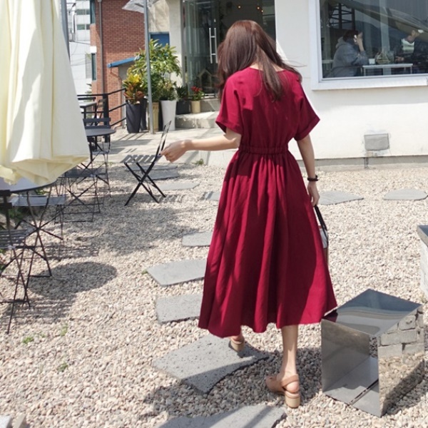 赤ワンピース 韓国 ファッション レディース ロングワンピース 夏 半袖 フレアワンピース シャーリングワンピ ワインレッド クルーネックの通販はau Pay マーケット Vestito 商品ロットナンバー