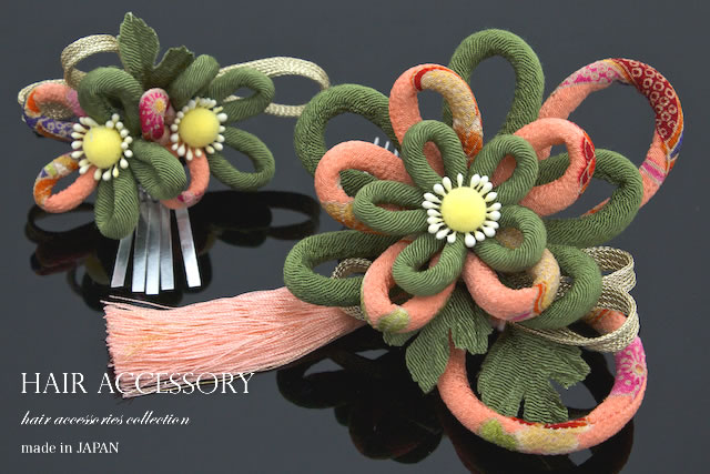 肌触りがいい 成人式 髪飾り 成人式の髪飾り 2点セット 抹茶色 緑 グリーン ピンク 花 紐 縮緬 コサージュ コーム 簪 ヘアアクセサリー 卒業式 日本製 国際ブランド Carlavista Com
