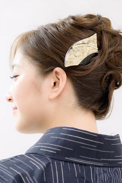 シニアファッション かんざし バチ型 和装 簪 髪飾り 薄茶色 ベージュ 黒 ブラック 貝殻調 シェル調 斜め曲線 ラインストーン 二本足 かんざし 髪飾り ヘアア 人気の Mawaredenergy Com