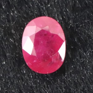 宝石質ルビー AAA  8mmオーバル ファセットカットルース 1.5ct 【榎本通商47181】