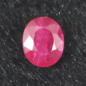 宝石質ルビー AAA  8mmオーバル ファセットカットルース 1.5ct 【榎本通商72629】