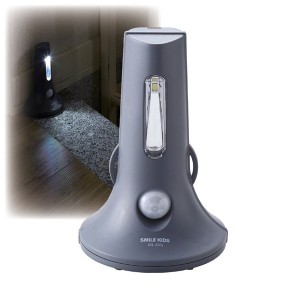 足もと安心 LEDセンサーライト 玄関ライト 約幅10.6 防水・防雨仕様 屋外使用可 乾電池式 明るさ：22ルーメン 車庫 階段 |b04