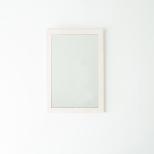 幅広枠ウォールミラー(55×80)(ホワイト/白) 天然木/姿見鏡/ワイド/高級感/木製/飛散防止加工/壁掛け/北欧風/ヴィンテージ/日本製/完成品