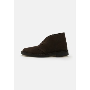 クラークス メンズ ドレスシューズ シューズ DESERT BOOT - Casual lace-ups - brown brown /dark brown