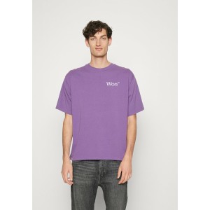 ウォンハンドレッド メンズ Tシャツ トップス THE STAFF TEE - Print T-shirt - patrician purple patrician purple/purple