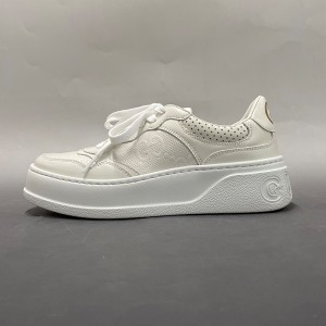 グッチ GUCCI スニーカー 36 レディース - 670408 白×ゴールド レザー【中古】20240520